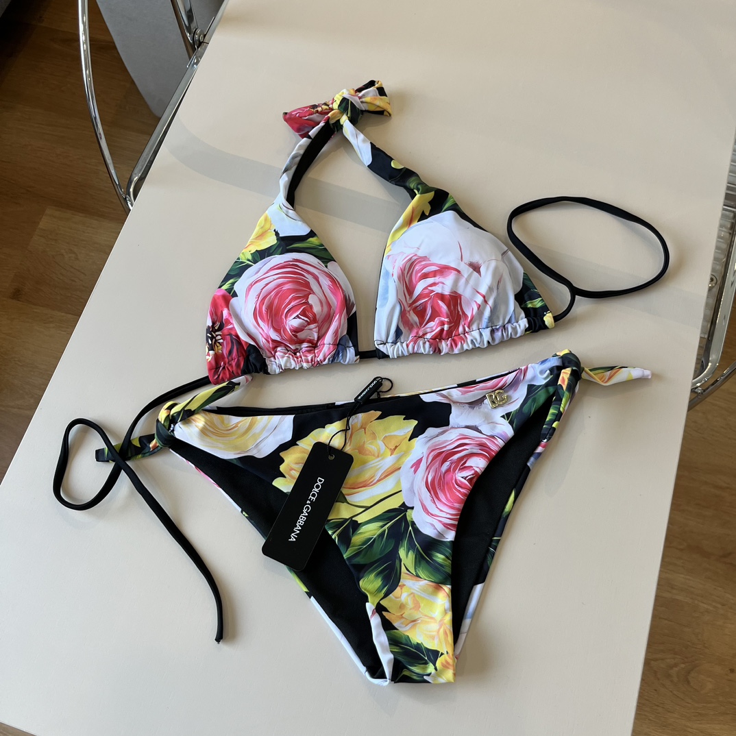 NO:304496,D&G Dolce & Gabbana's new split swimsuit is suitable for swimsuits in various scenarios♀Seaside, swimming pool, hot spring, water park, rafting can be worn inside or completely. The one-piece design covers the flesh and looks tall. The abdomen is a little fleshy and does not affect our beauty. The fabric is breathable and comfortable. The quick-drying elastic swimsuit is easier to clean. S M L Xl Swimming suits, swimsuits, bikinis, Dolce & Gabbana, swimsuits, swimsuits, bikinis19860909D&G杜嘉班纳新款分体泳衣适合多种场景的游泳衣♀海边 游泳池 温泉 水上乐园 漂流都可以内搭也完全可以 连体设计遮肉显高挑 腹部有点肉肉也不影响咱美美的 面料透气舒适.速干弹性的游泳衣更加帖肤易清洗 码数S M L Xl 泳衣泳裤比基尼,泳衣，泳裤，比基尼,Dolce&Gabbana,Dolce&Gabbana,swimsuits,bikinis,accessory