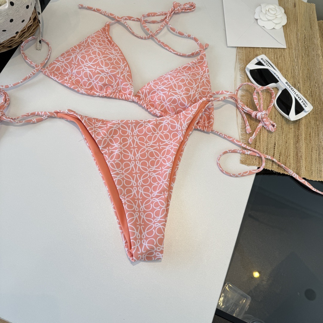 🌾罗意威LOEWE新款比基尼泳衣👙❤️😍🥰适合多种场景的游泳衣🏊‍♀️海边 游泳池 温泉 水上乐园 漂流