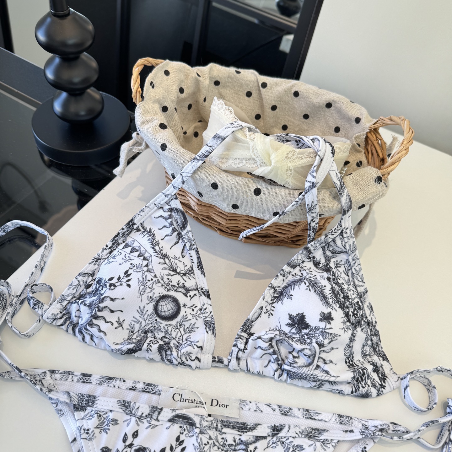 🌾Dior迪奥比基尼👙 上身超级棒！同步各大专柜发售，自然而然呈现时尚感！十分减龄，具有年轻活力。 码数