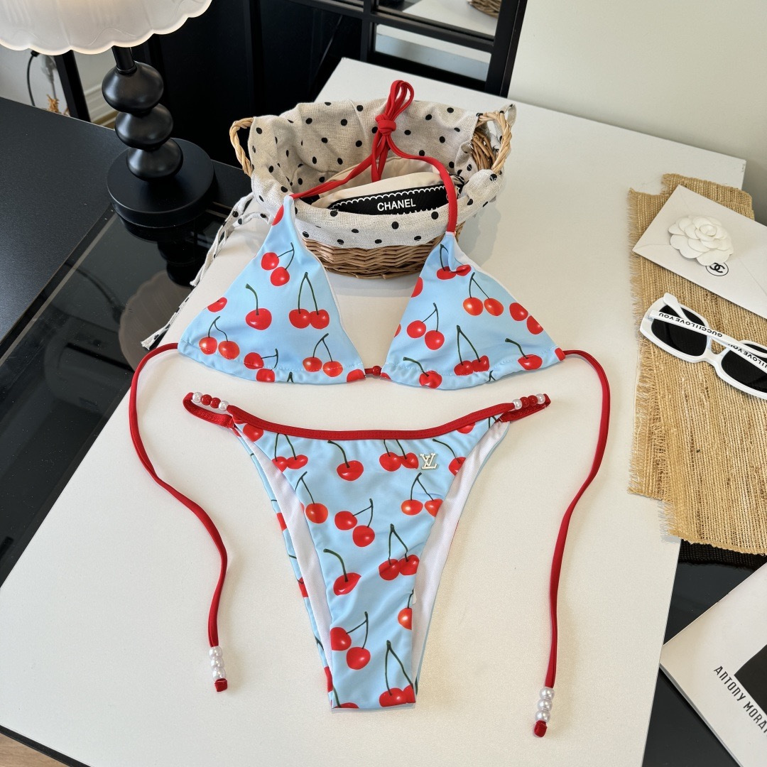 🌾LV路易威登比基尼👙 上身超级棒！同步各大专柜发售，自然而然呈现时尚感！十分减龄，具有年轻活力。 码数