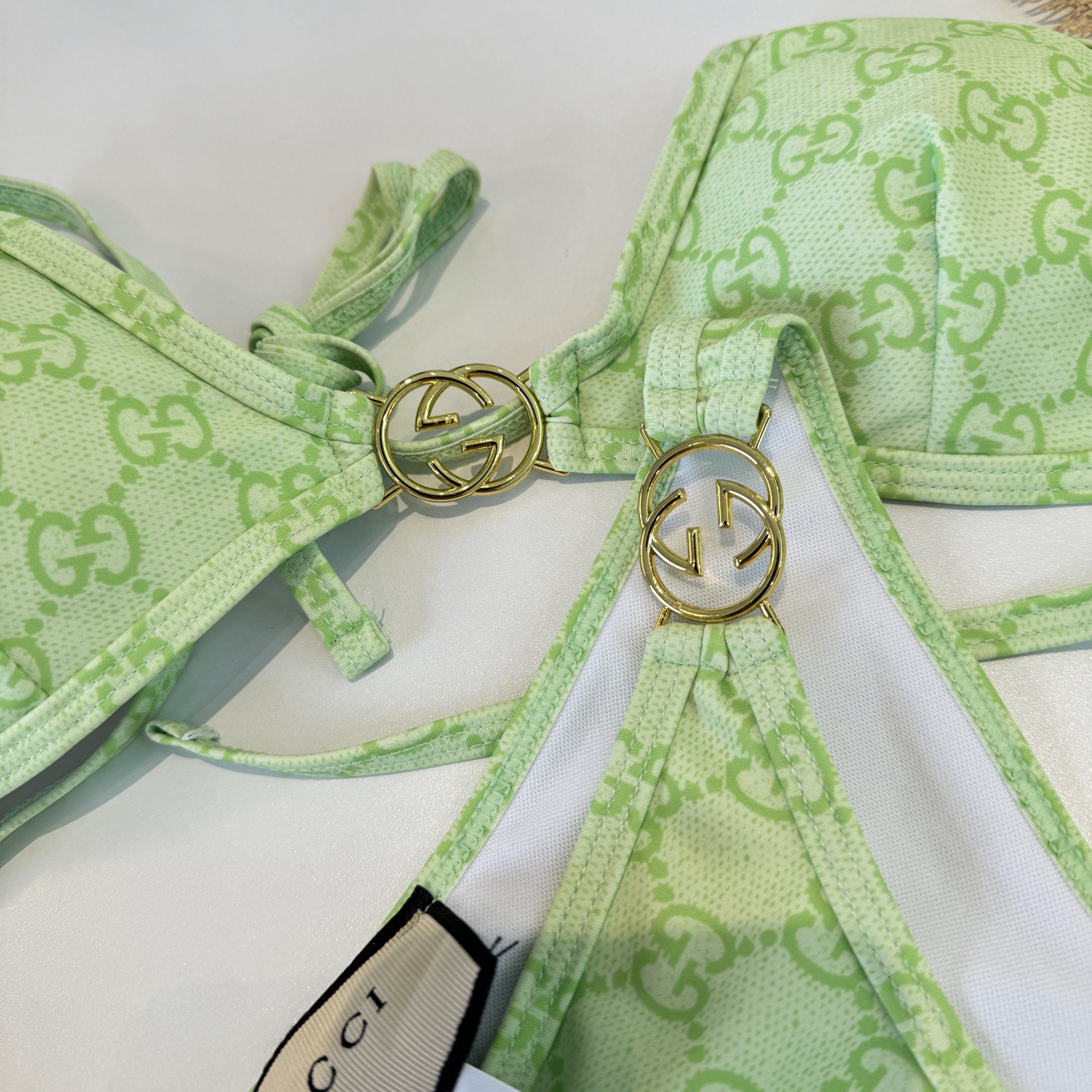 🌾Gucci古奇比基尼👙 上身超级棒！同步各大专柜发售，自然而然呈现时尚感！十分减龄，具有年轻活力。 码