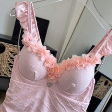 🌾Chanel 香奈儿连体泳衣 😍🥰适合多种场景的游泳衣🏊♀️海边 游泳池 温泉 水上乐园 漂流都可以 🌾Chanel 香奈儿连体泳衣 😍🥰适合多种场景的游泳衣🏊♀️海边 游泳池 温泉 水上乐园 漂流都可以