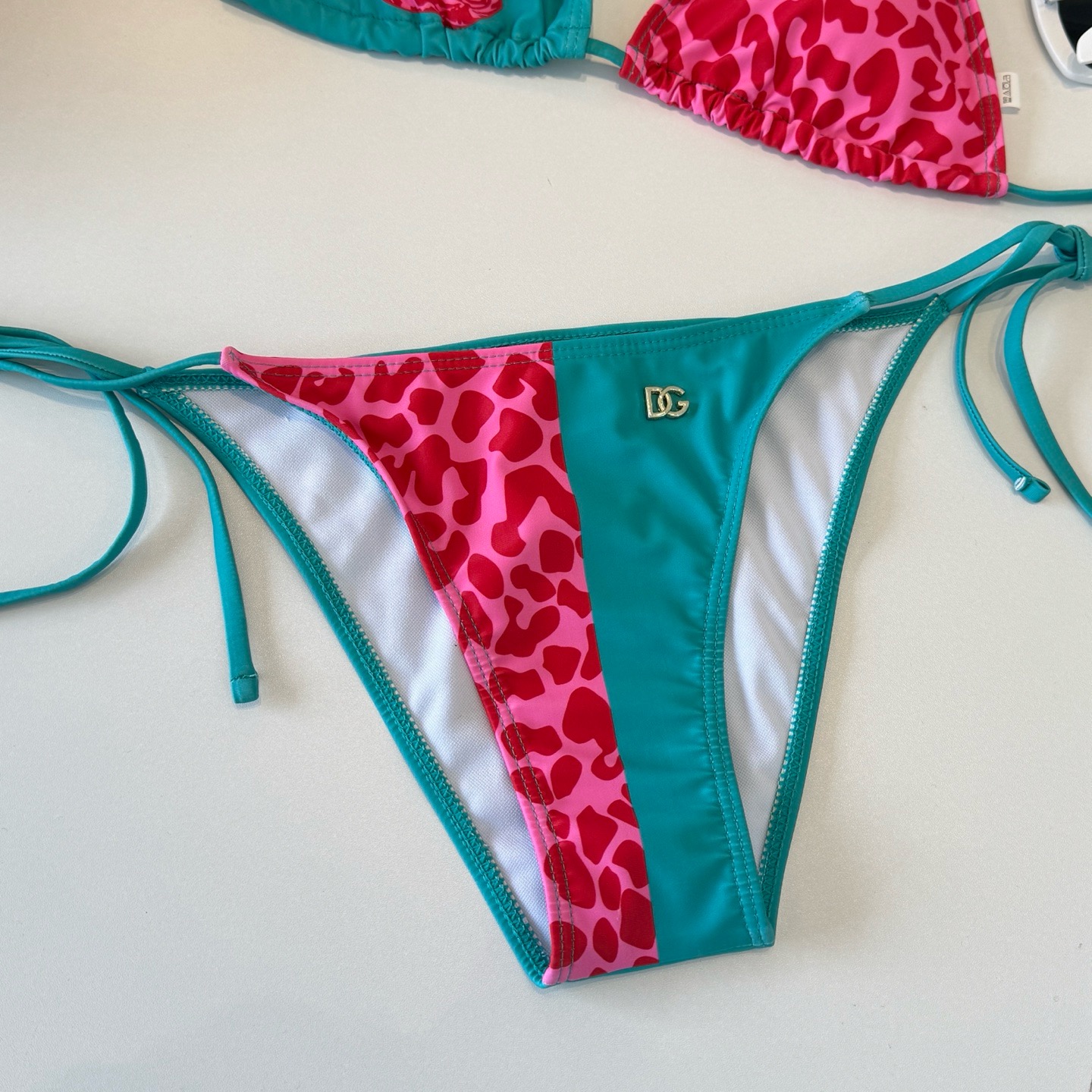 🌾D&G杜嘉班纳 豹纹分体比基尼👙泳衣 😍🥰适合多种场景的游泳衣🏊♀️海边 游泳池 温泉 水上乐园 🌾D&G杜嘉班纳 豹纹分体比基尼👙泳衣 😍🥰适合多种场景的游泳衣🏊♀️海边 游泳池 温泉 水上乐园