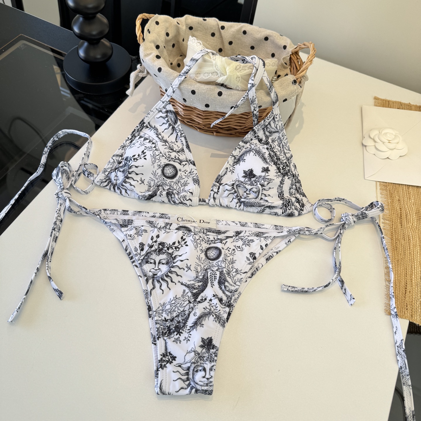 🌾Dior迪奥比基尼👙 上身超级棒！同步各大专柜发售，自然而然呈现时尚感！十分减龄，具有年轻活力。 码数