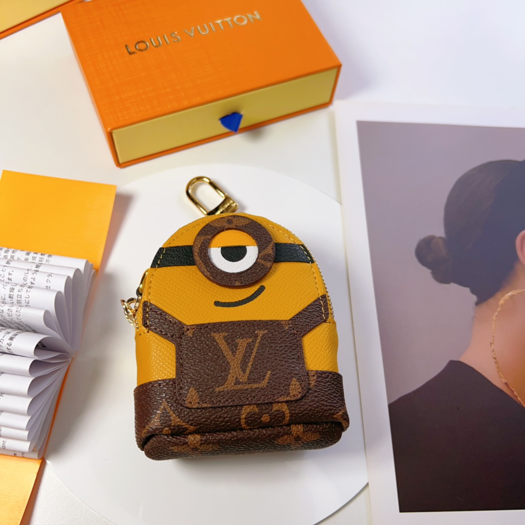 Réplica encontrada
 Louis Vuitton Bolsos cruzados y bandoleras Mini bolsos Azul Amarillo Pu Cadena