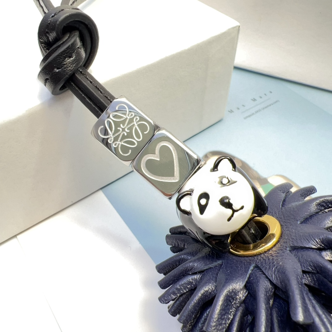 采用进口小牛皮 可挂于包包,其萌趣、可爱的造型,让人爱不释手❤️ 2