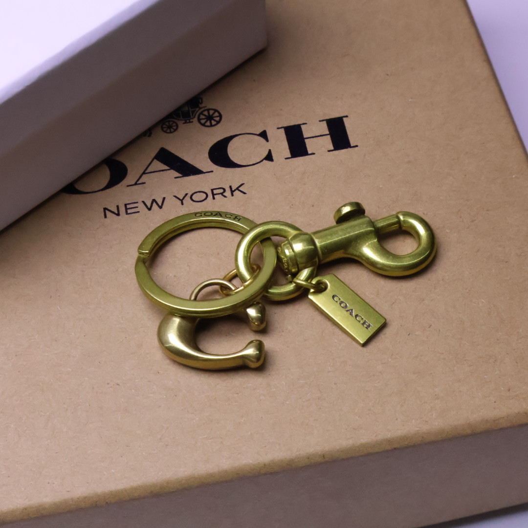 coach 钥匙扣包包挂饰 质感很棒 很可爱，配盒子。。