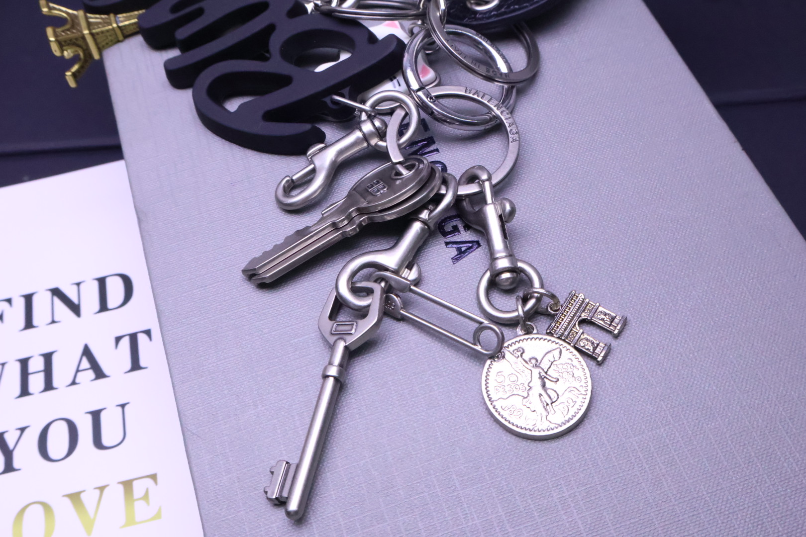 The 336 Parisian Rodeo24ss multi-element package key button. Carbags use sheep hides to make insideable spices. 。 - 图片 4