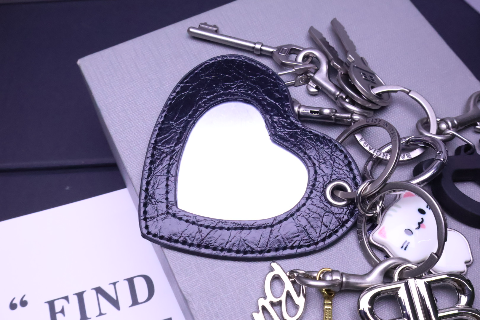 The 336 Parisian Rodeo24ss multi-element package key button. Carbags use sheep hides to make insideable spices. 。 - 图片 5