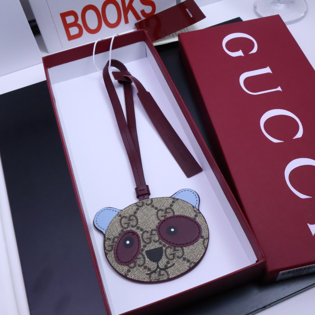 💰242 new Gucci Gucchigucci bag key attachment, two colours for fine work. With unique symbols。
