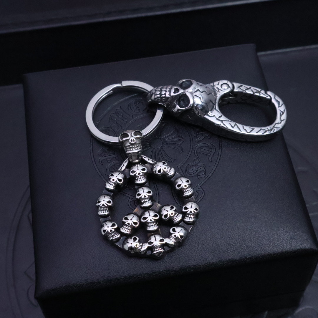 。𝐂𝐡𝐫𝐨𝐦𝐞 𝐡𝐞𝐚𝐫𝐭［2025🎁潮流推荐］克罗心钥匙扣挂件🔑裤👖包💼挂件 做工、质感一流.小细节提