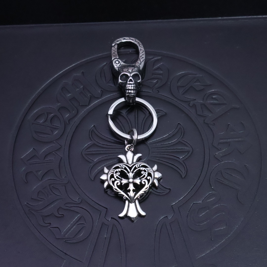 。𝐂𝐡𝐫𝐨𝐦𝐞 𝐡𝐞𝐚𝐫𝐭［新品上架］克罗心钥匙扣挂件🔑裤👖包💼挂件 做工、质感一流.小细节提升本身整体