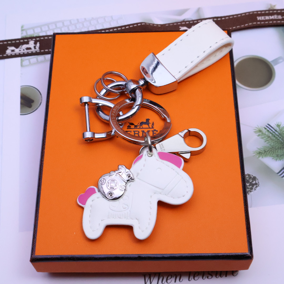 Luxurious Custom Hermes Emerald Key with Exquisite Craftsmanship and Elegant Design - 图片 1