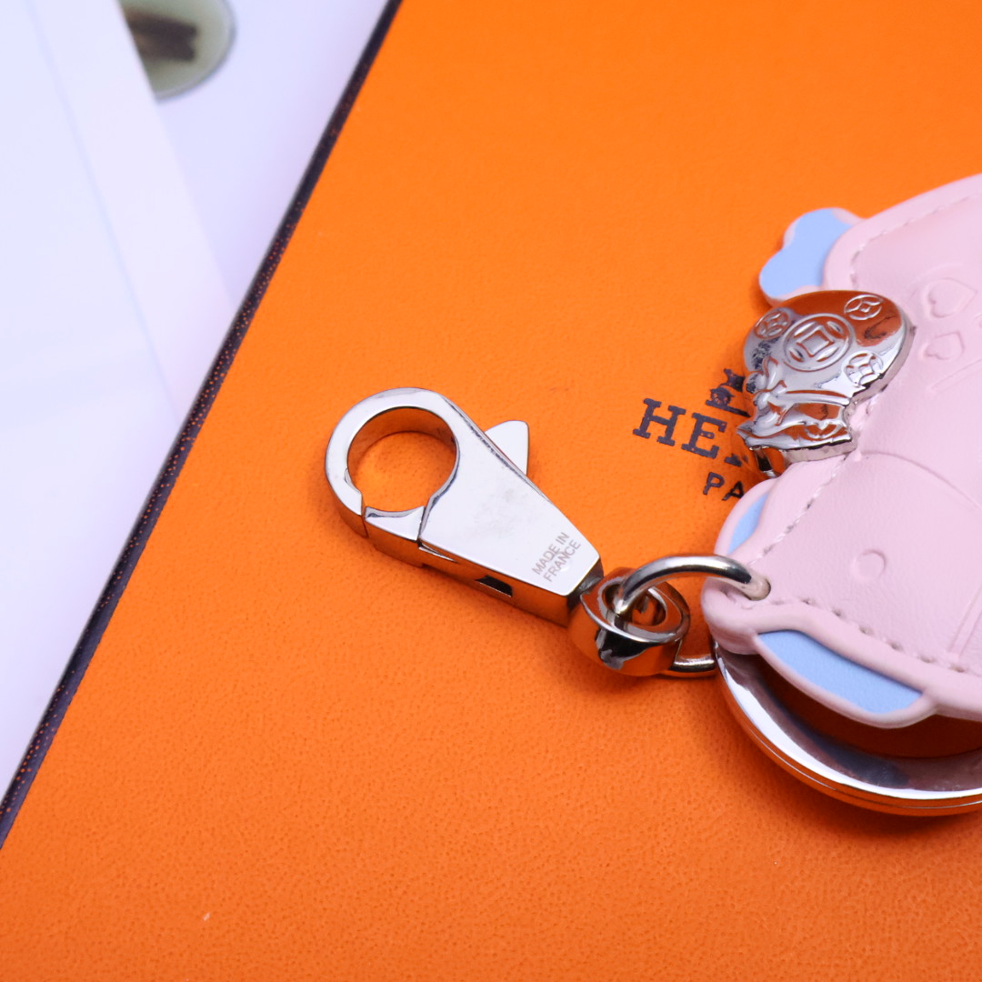 Luxurious Customized Hermes Emerald Key with Exquisite Craftsmanship and Gold Details - 图片 8