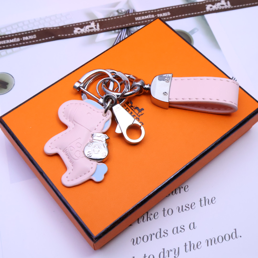 Luxurious Customized Hermes Emerald Key with Exquisite Craftsmanship and Gold Details - 图片 3