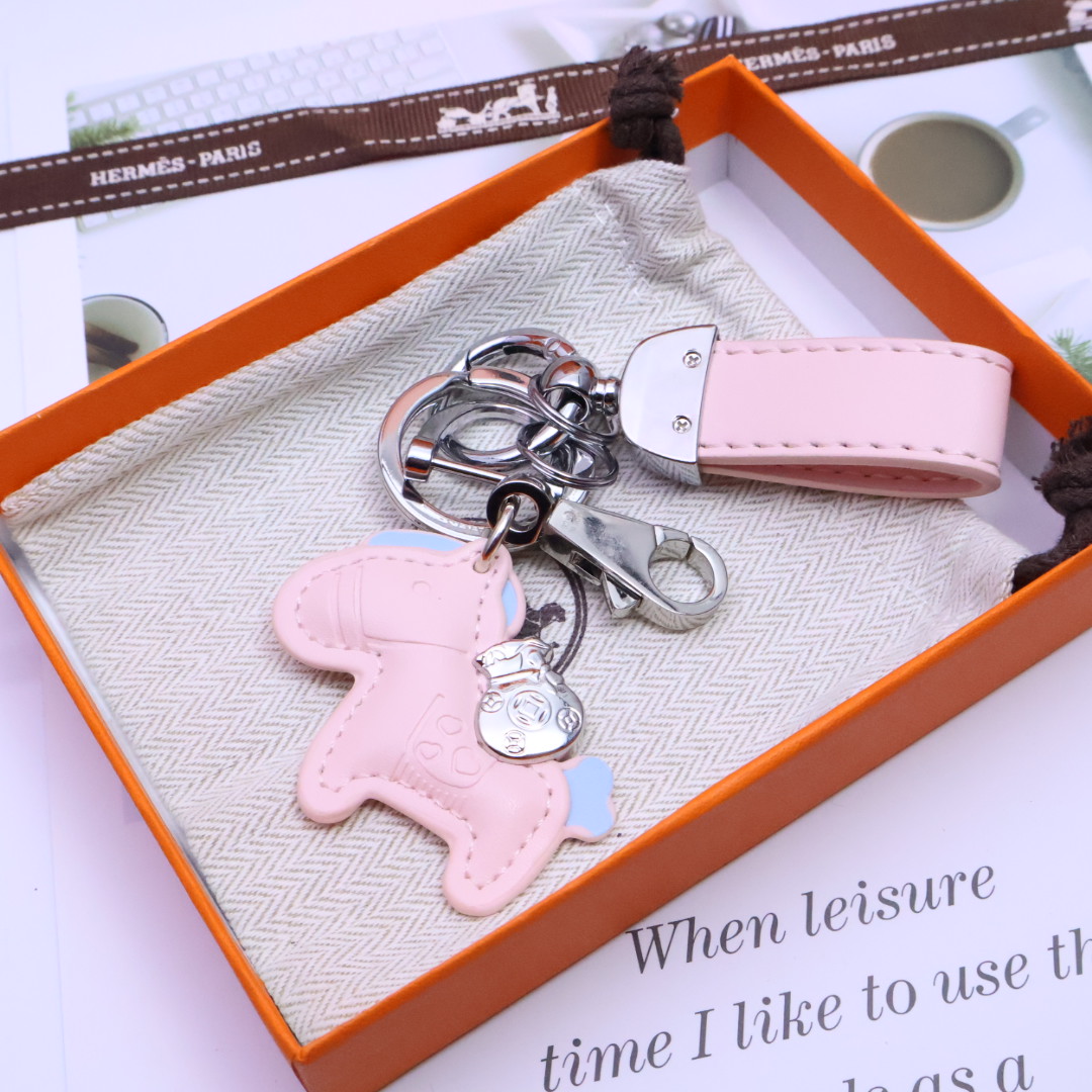 Luxurious Customized Hermes Emerald Key with Exquisite Craftsmanship and Gold Details - 图片 2