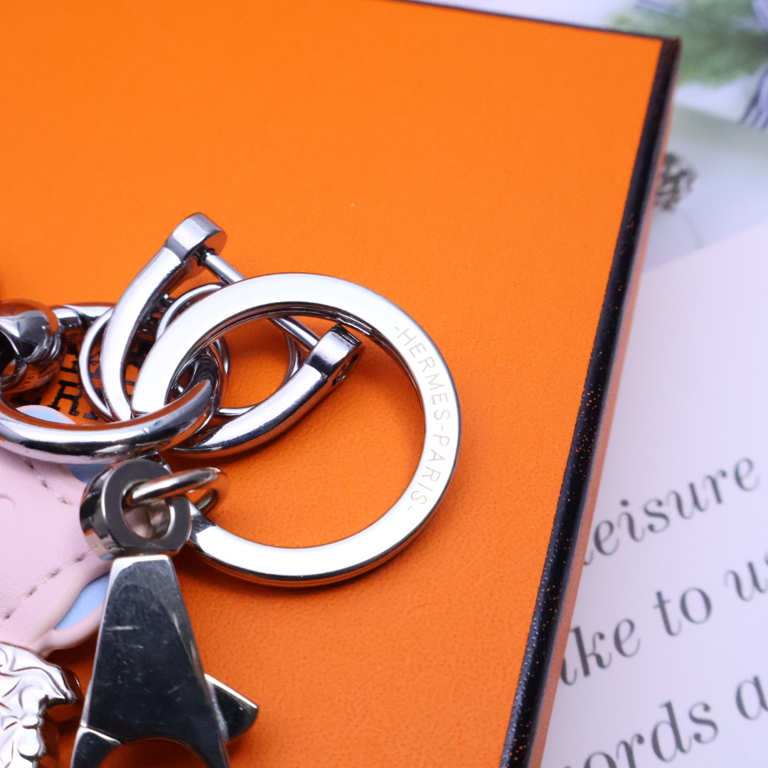 Luxurious Customized Hermes Emerald Key with Exquisite Craftsmanship and Gold Details - 图片 7