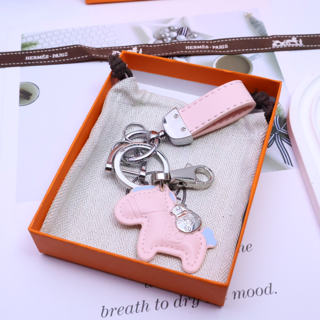 Luxurious Customized Hermes Emerald Key with Exquisite Craftsmanship and Gold Details - 图片 6