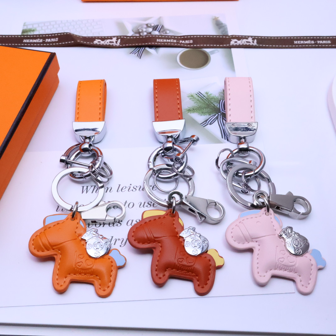 Luxurious Customized Hermes Emerald Key with Masterful Craftsmanship and Elegant Design - 图片 1
