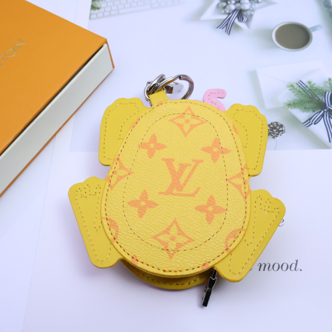 驴家LV Crazy Animals 青蛙形状零钱包Monogram 花卉点亮眼睛，
青蛙🐸