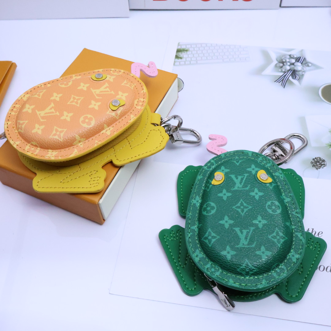 驴家LV Crazy Animals 青蛙形状零钱包Monogram 花卉点亮眼睛，
青蛙🐸