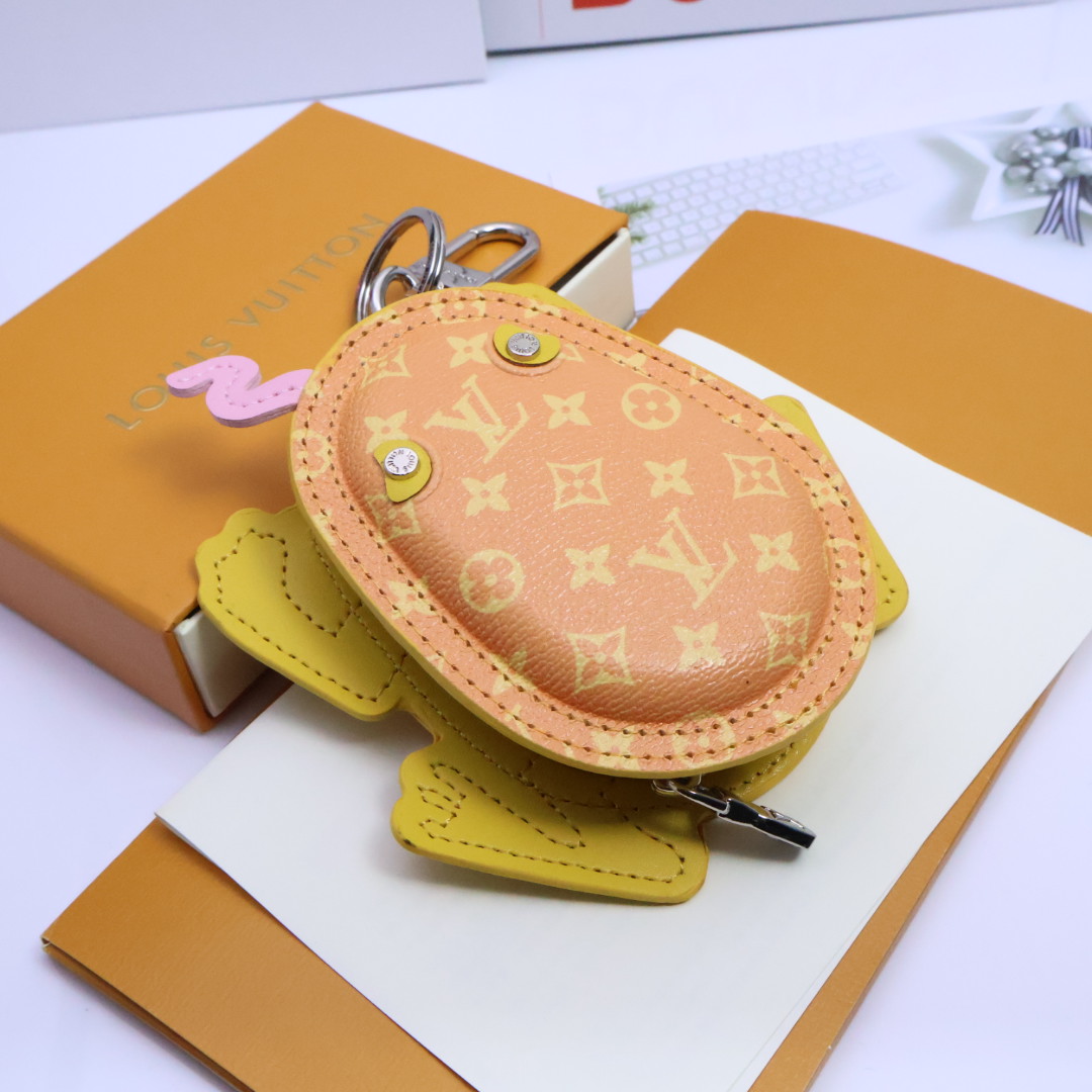 驴家LV Crazy Animals 青蛙形状零钱包Monogram 花卉点亮眼睛，
青蛙🐸