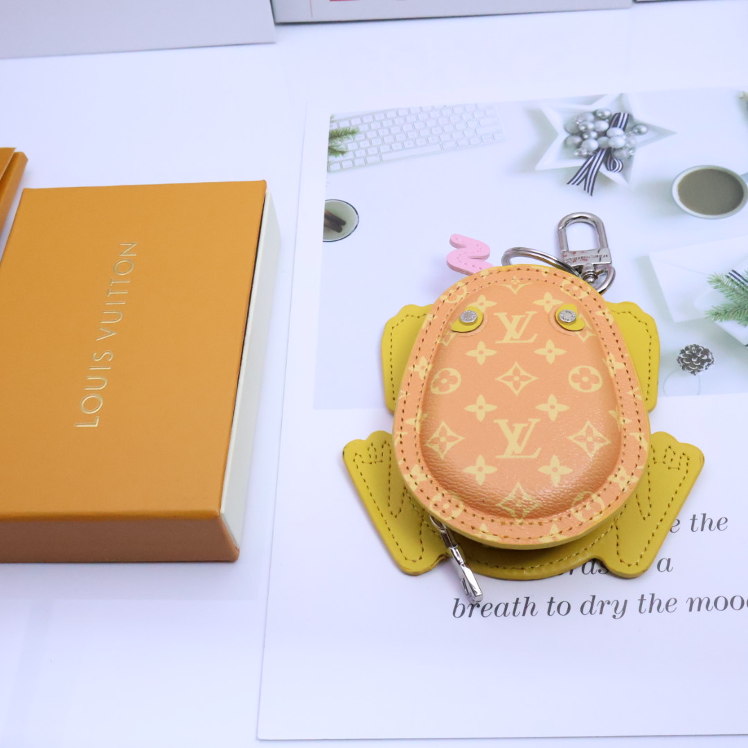驴家LV Crazy Animals 青蛙形状零钱包Monogram 花卉点亮眼睛，
青蛙🐸