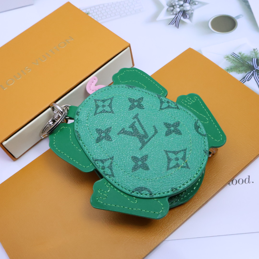 驴家LV Crazy Animals 青蛙形状零钱包Monogram 花卉点亮眼睛，
青蛙🐸