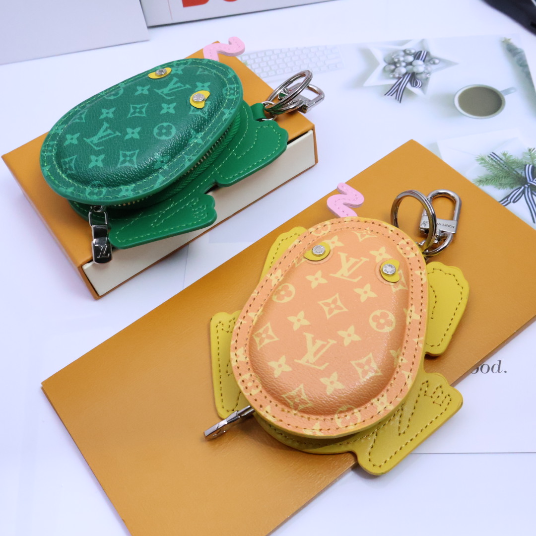 驴家LV Crazy Animals 青蛙形状零钱包Monogram 花卉点亮眼睛，
青蛙🐸