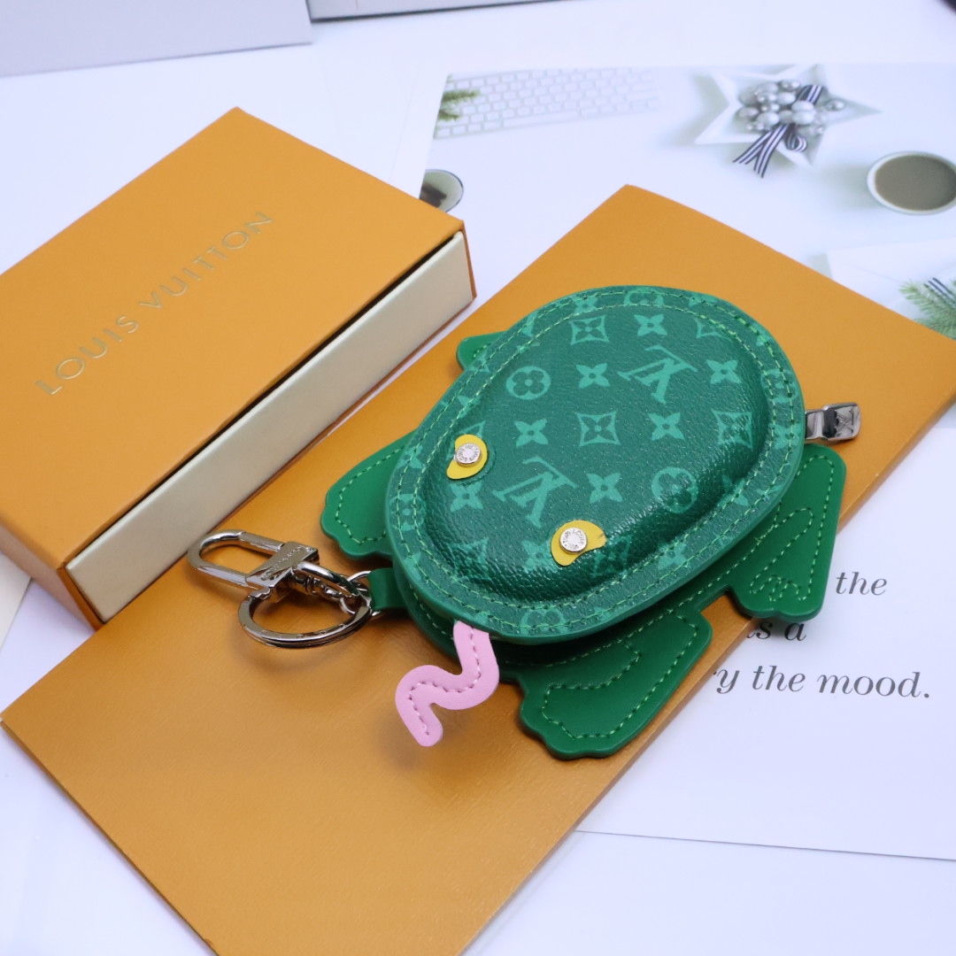 驴家LV Crazy Animals 青蛙形状零钱包Monogram 花卉点亮眼睛，
青蛙🐸