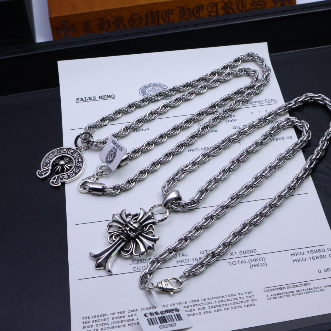 ［2025🎁潮流推荐］𝐂𝐡𝐫𝐨𝐦𝐞 𝐡𝐞𝐚𝐫𝐭𝐬 克罗心✝️项链，麻花链🤩帅爆了克罗心项链 ⚜️造型不同