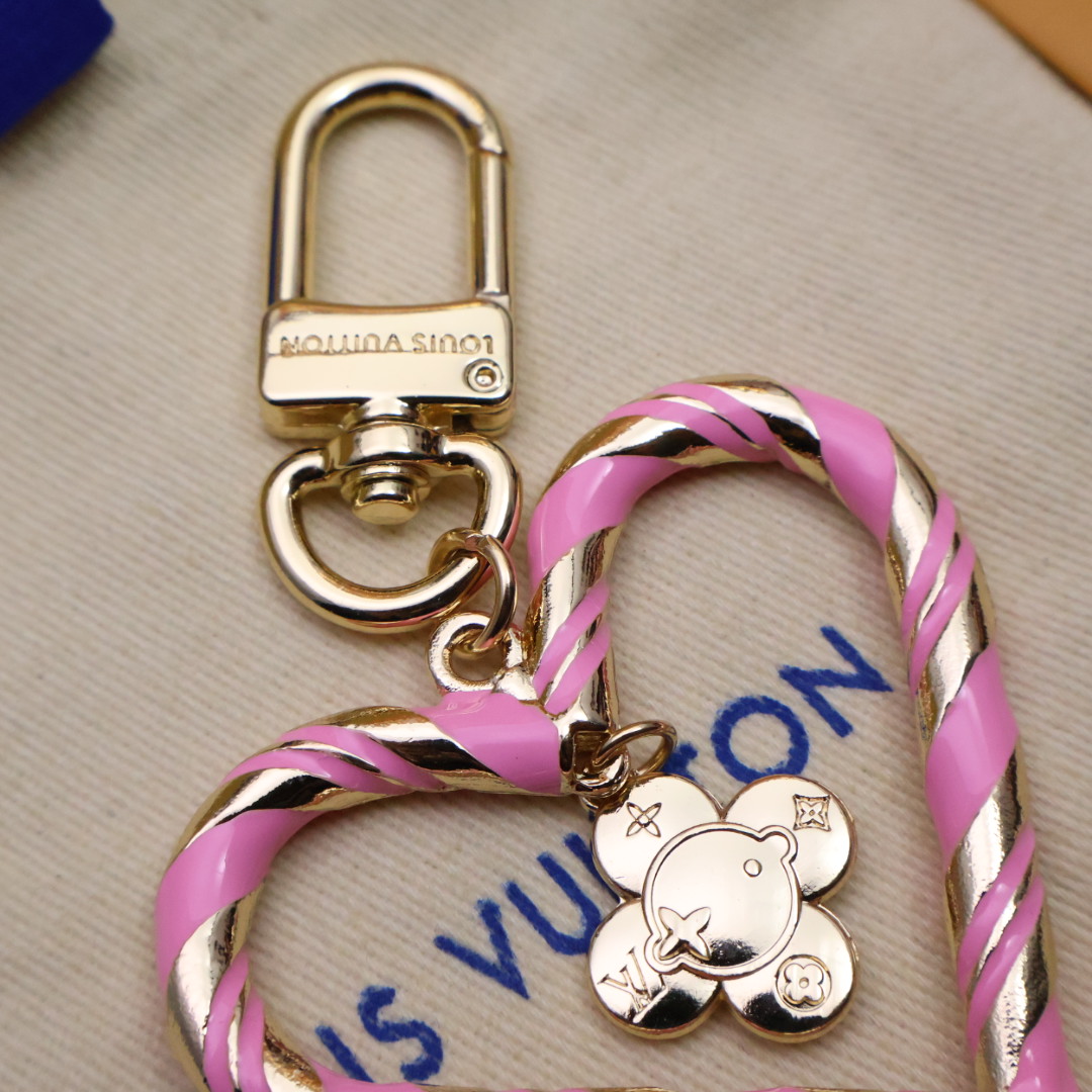 -驴家🏠新品新款上新🤩四色

LV爱心❤（Louis Vuitton）的经典永恒之作。LV创意总监Nic