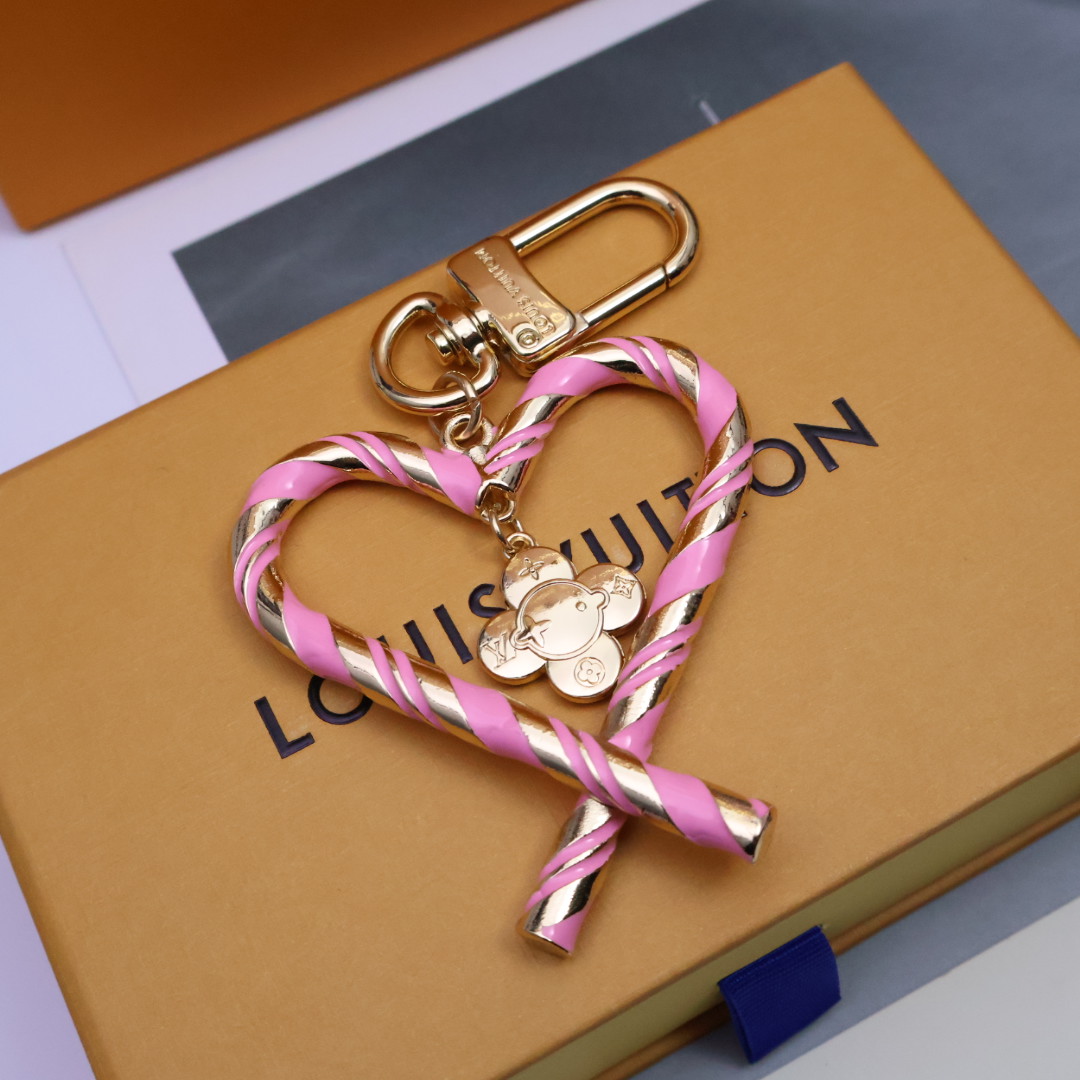 -驴家🏠新品新款上新🤩四色

LV爱心❤（Louis Vuitton）的经典永恒之作。LV创意总监Nic