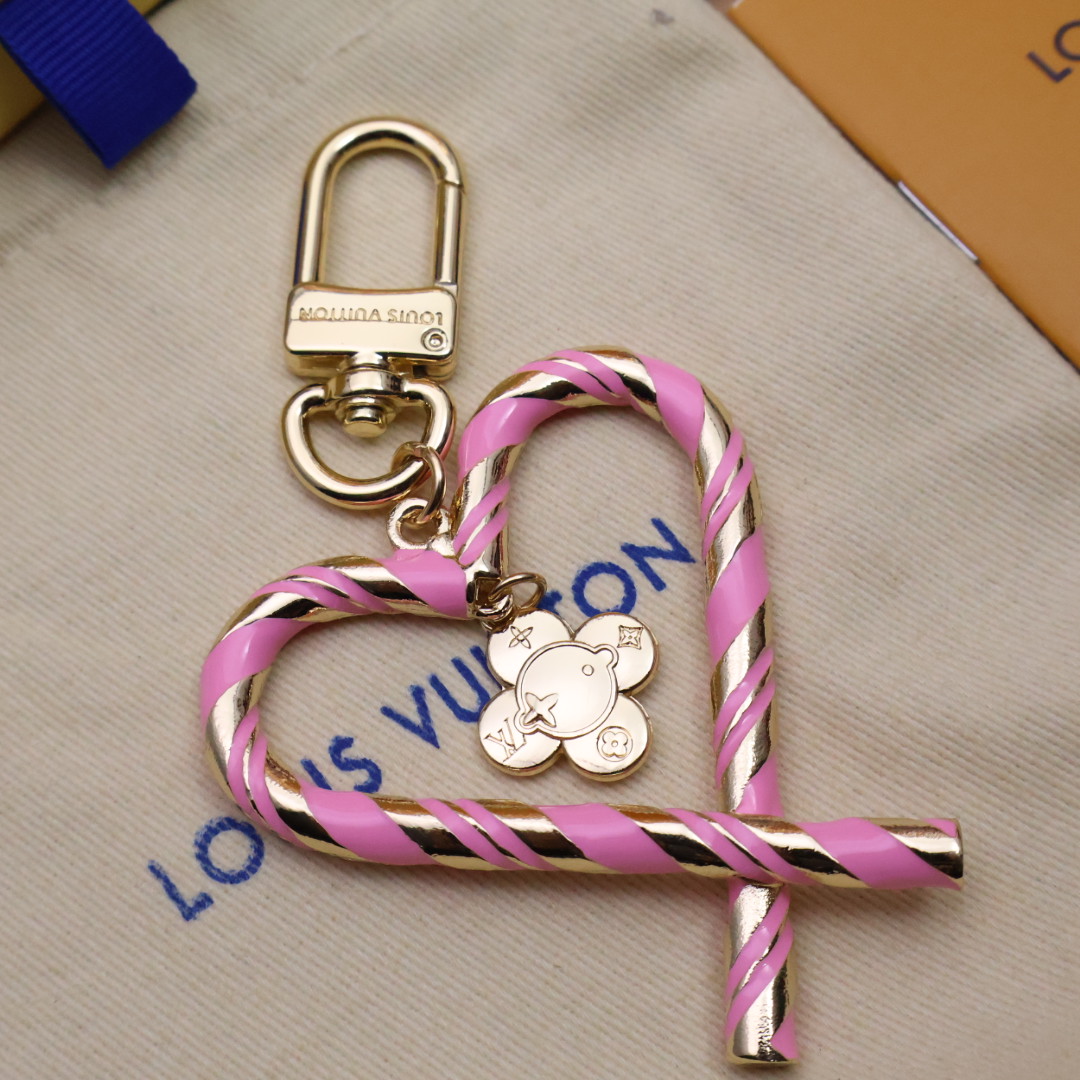 -驴家🏠新品新款上新🤩四色

LV爱心❤（Louis Vuitton）的经典永恒之作。LV创意总监Nic