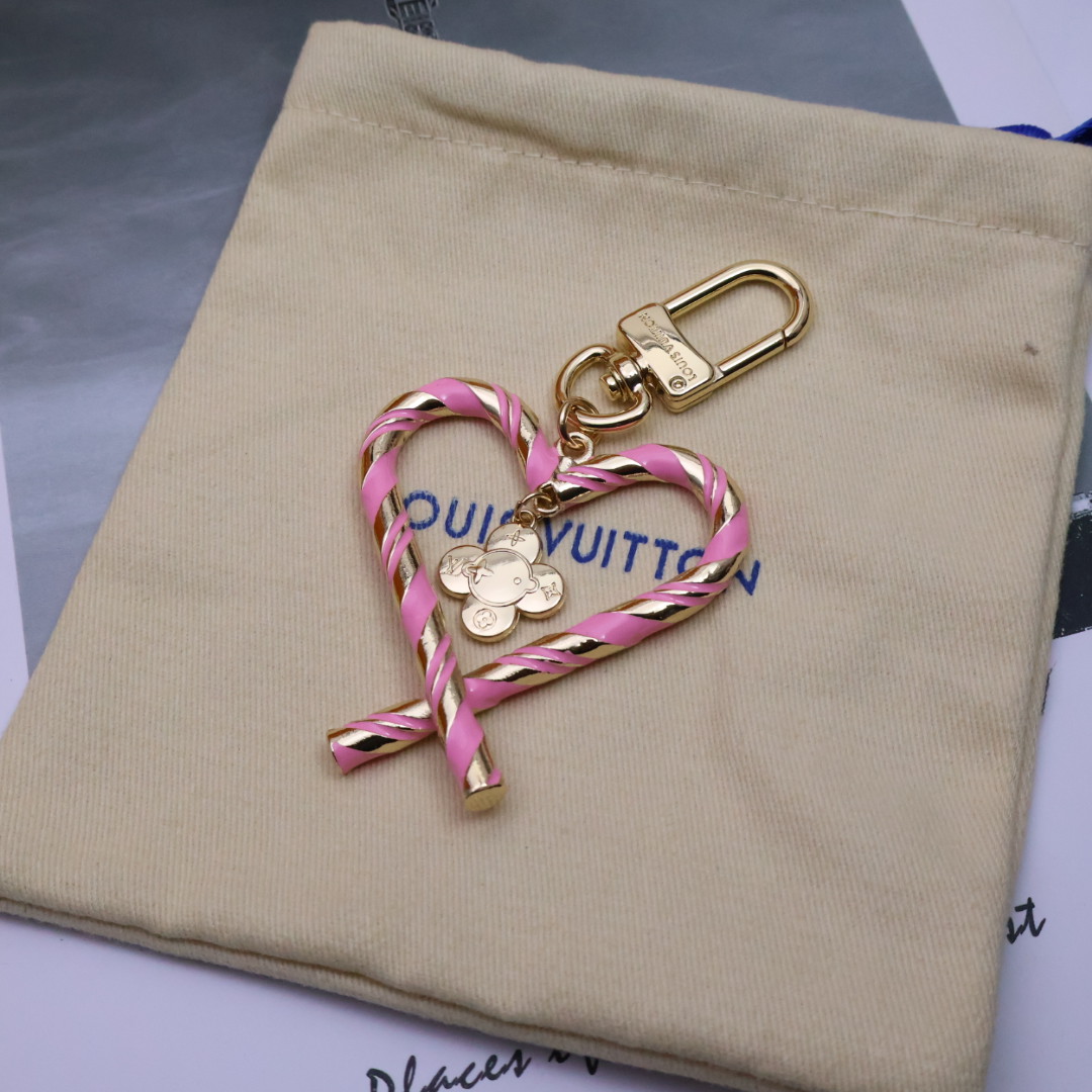 -驴家🏠新品新款上新🤩四色

LV爱心❤（Louis Vuitton）的经典永恒之作。LV创意总监Nic