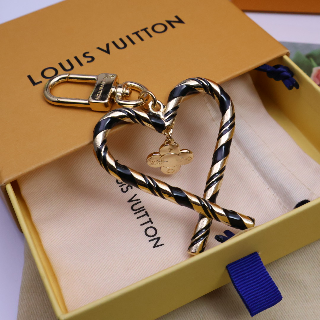 -驴家🏠新品新款上新🤩四色

LV爱心❤（Louis Vuitton）的经典永恒之作。LV创意总监Nic