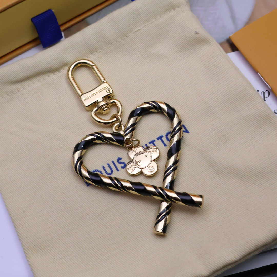 -驴家🏠新品新款上新🤩四色

LV爱心❤（Louis Vuitton）的经典永恒之作。LV创意总监Nic
