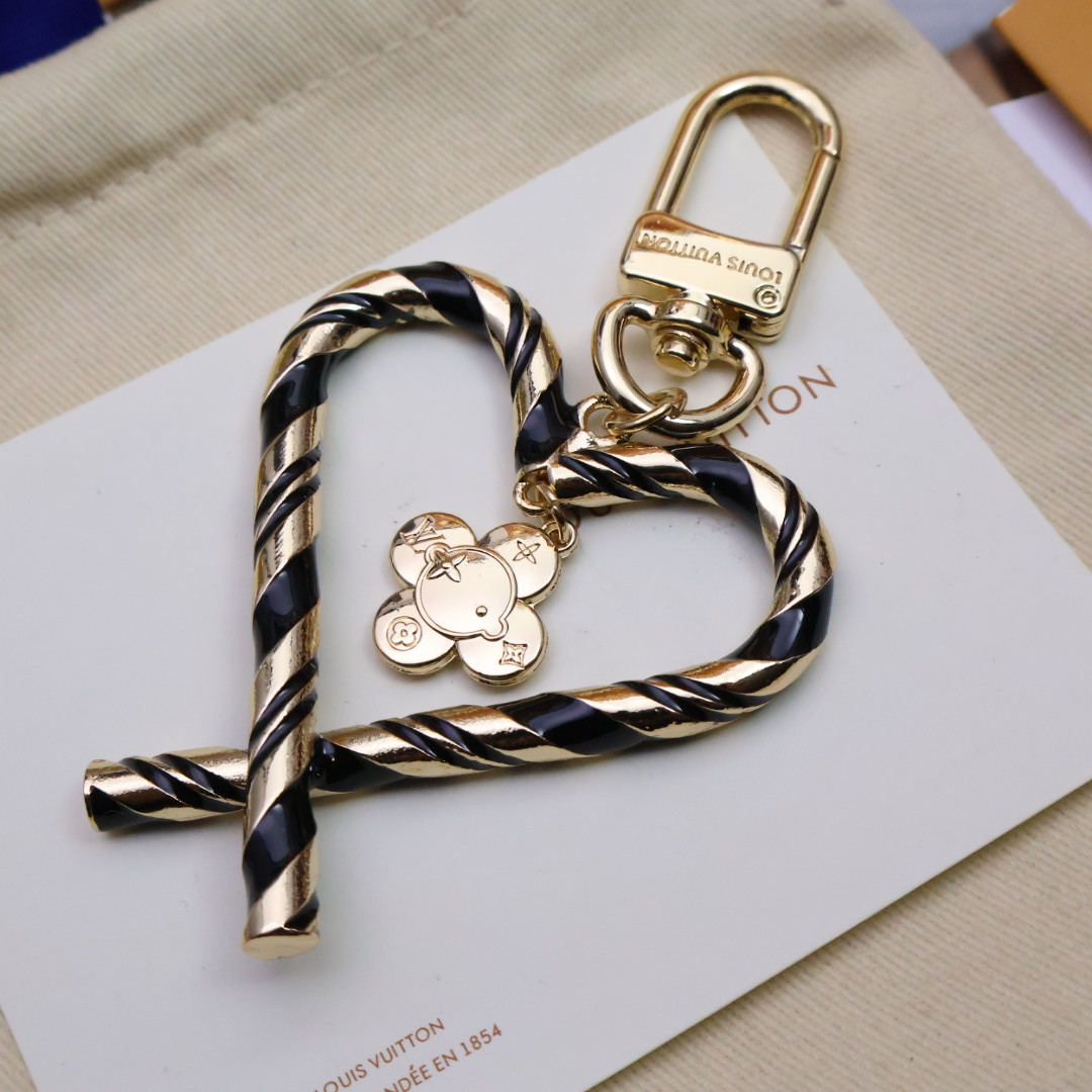 -驴家🏠新品新款上新🤩四色

LV爱心❤（Louis Vuitton）的经典永恒之作。LV创意总监Nic