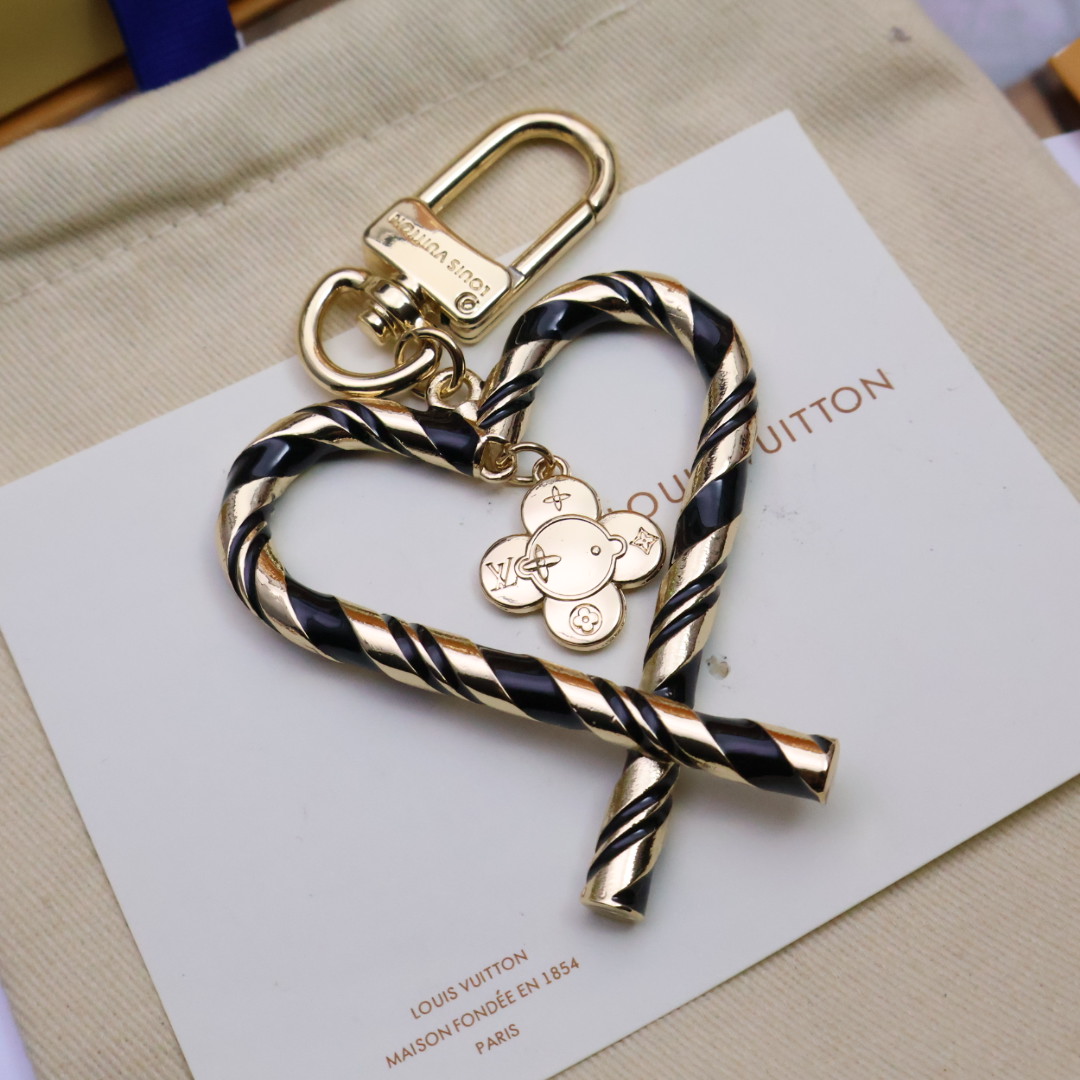-驴家🏠新品新款上新🤩四色

LV爱心❤（Louis Vuitton）的经典永恒之作。LV创意总监Nic