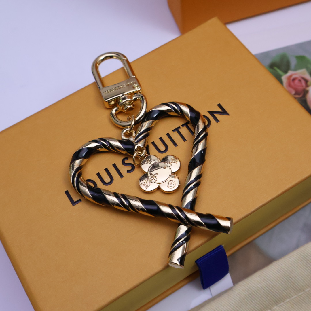 -驴家🏠新品新款上新🤩四色

LV爱心❤（Louis Vuitton）的经典永恒之作。LV创意总监Nic