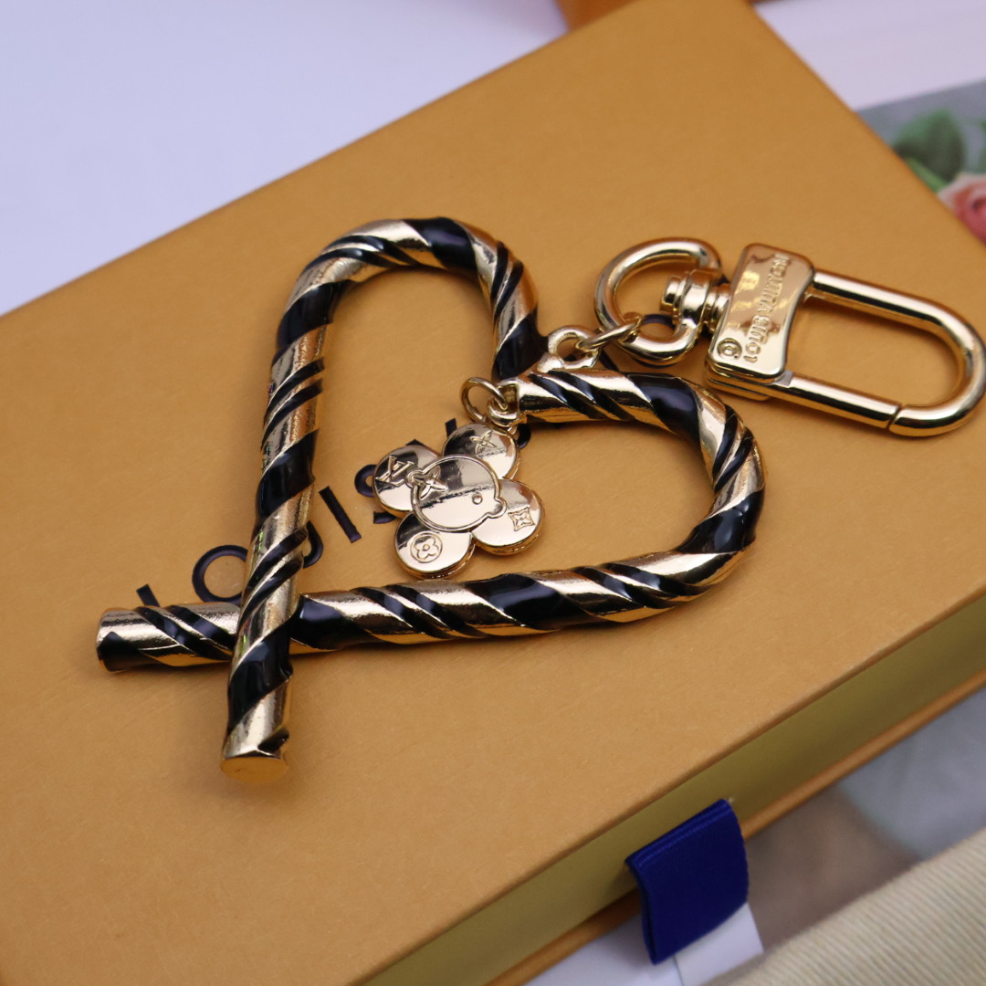 -驴家🏠新品新款上新🤩四色

LV爱心❤（Louis Vuitton）的经典永恒之作。LV创意总监Nic