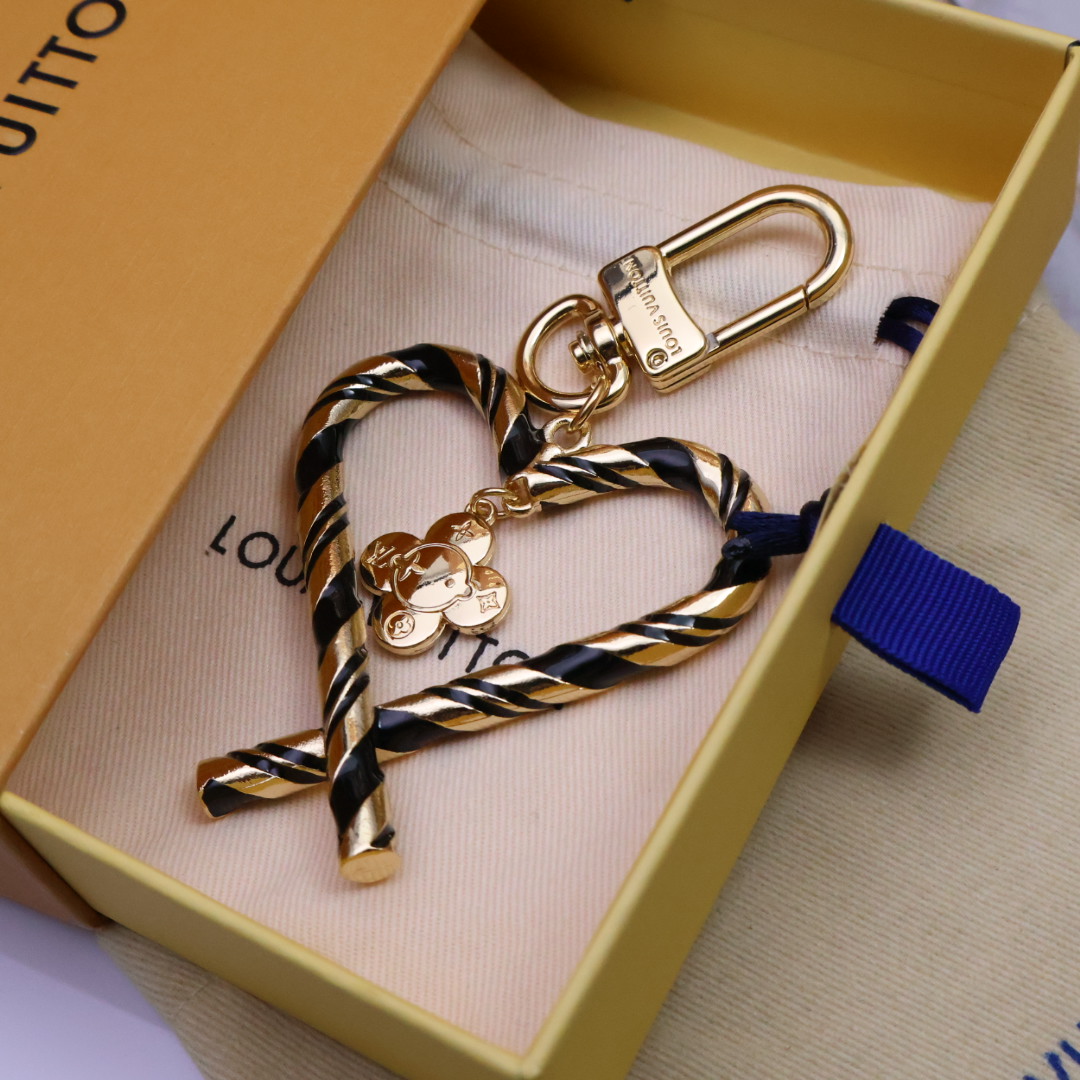 -驴家🏠新品新款上新🤩四色

LV爱心❤（Louis Vuitton）的经典永恒之作。LV创意总监Nic