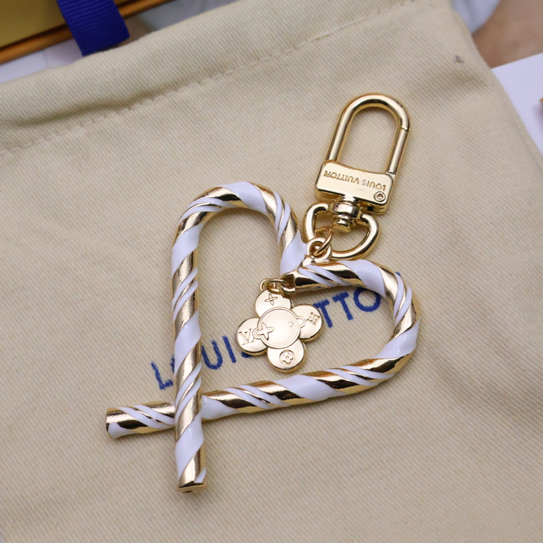 -驴家🏠新品新款上新🤩四色

LV爱心❤（Louis Vuitton）的经典永恒之作。LV创意总监Nic