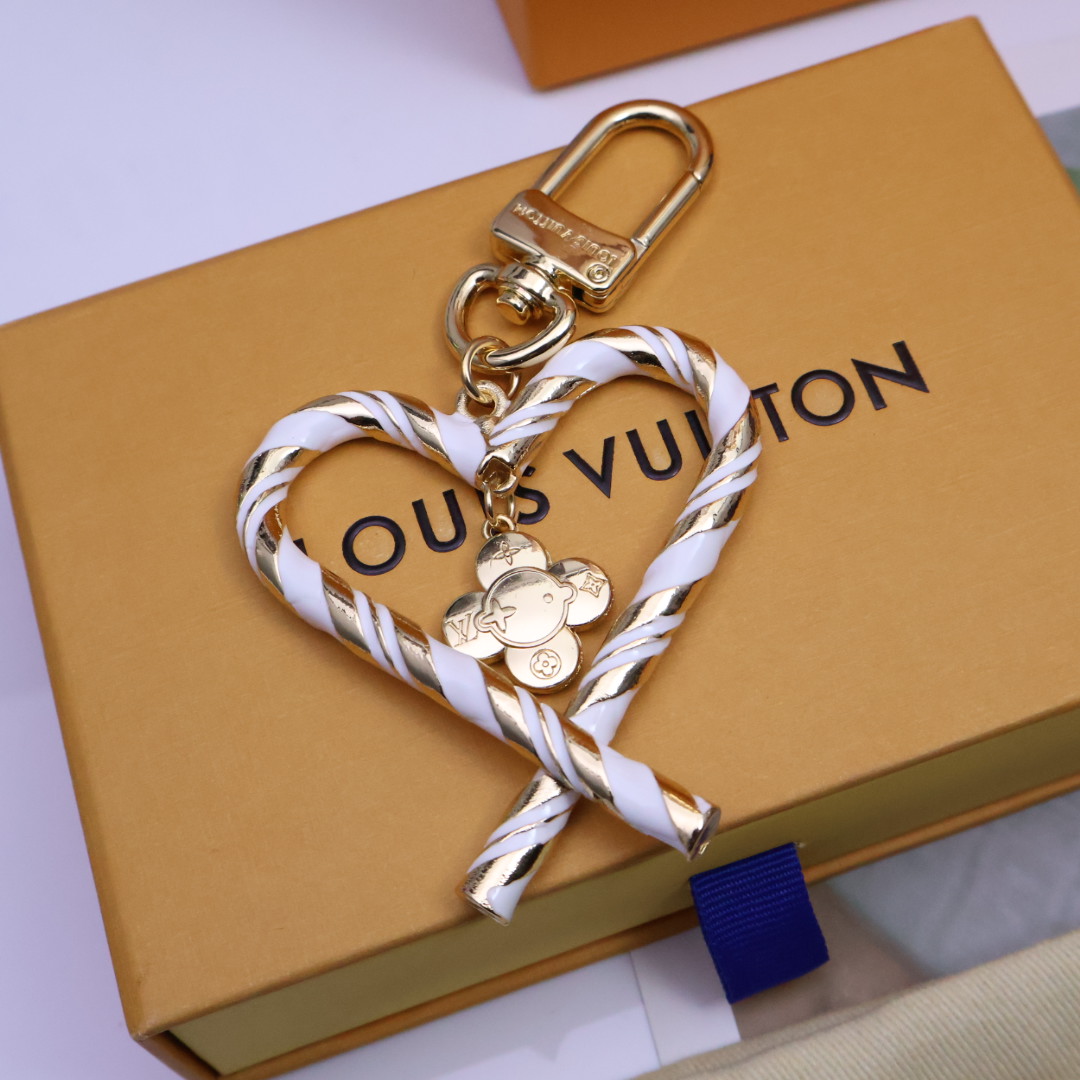 -驴家🏠新品新款上新🤩四色

LV爱心❤（Louis Vuitton）的经典永恒之作。LV创意总监Nic