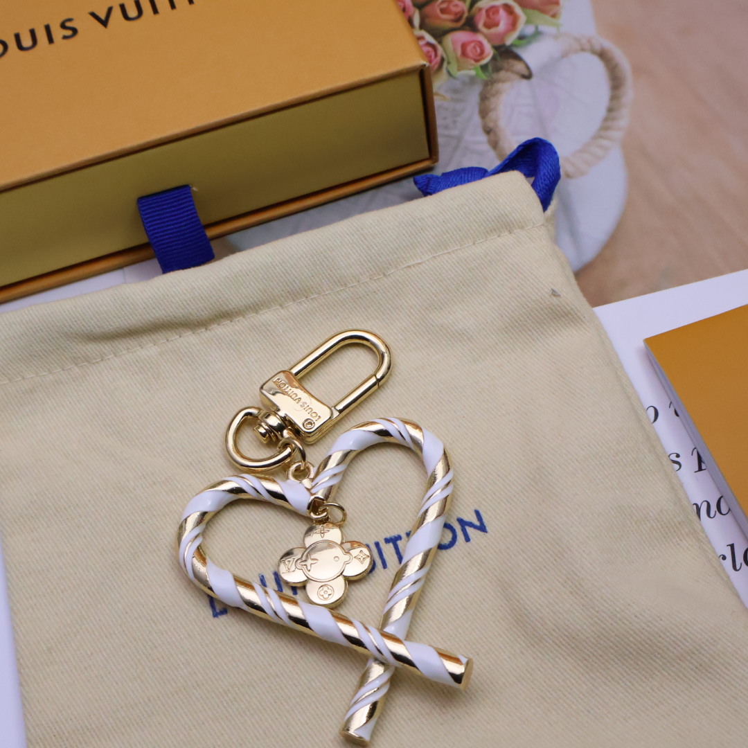 -驴家🏠新品新款上新🤩四色

LV爱心❤（Louis Vuitton）的经典永恒之作。LV创意总监Nic