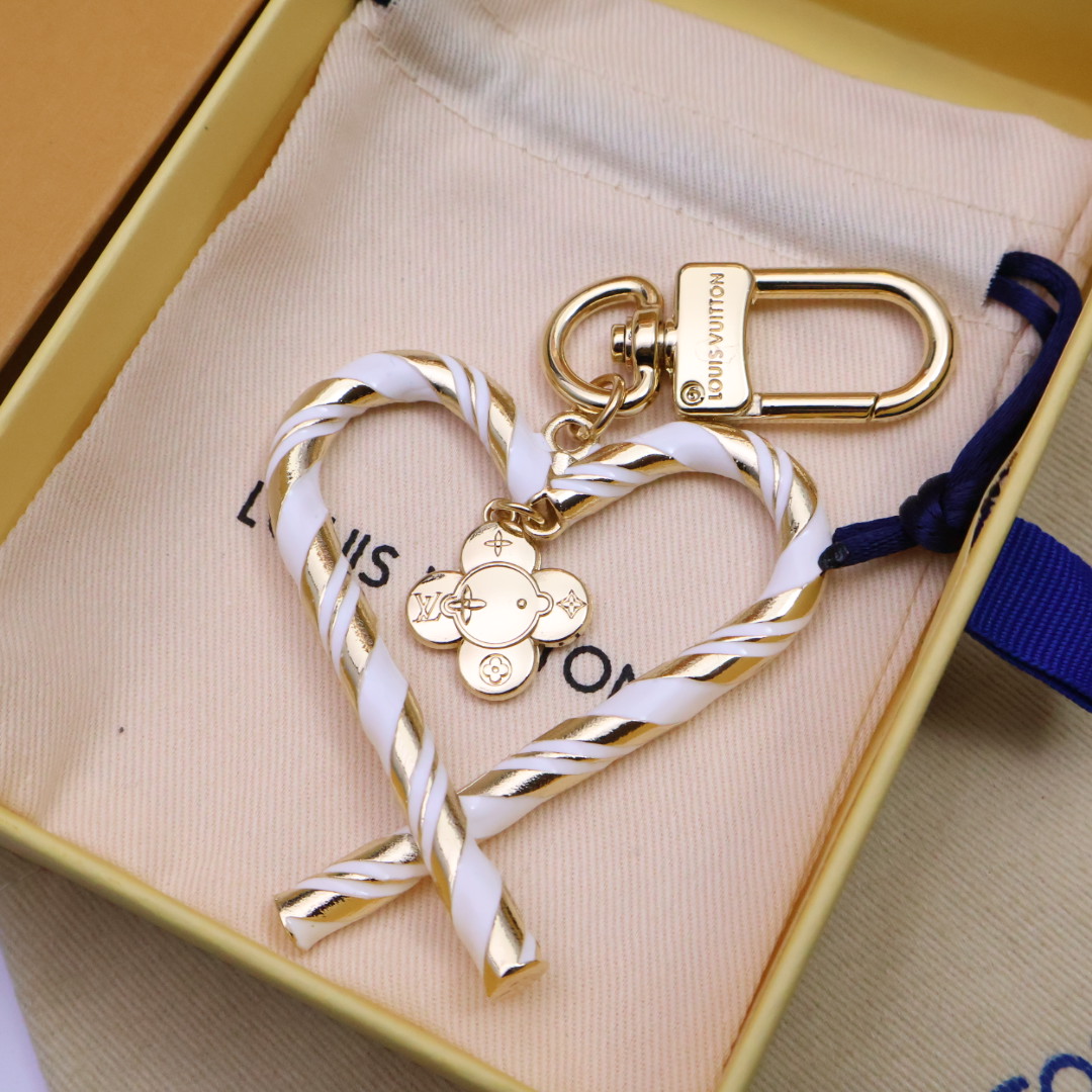 -驴家🏠新品新款上新🤩四色

LV爱心❤（Louis Vuitton）的经典永恒之作。LV创意总监Nic