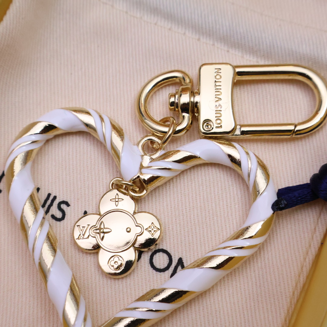 -驴家🏠新品新款上新🤩四色

LV爱心❤（Louis Vuitton）的经典永恒之作。LV创意总监Nic