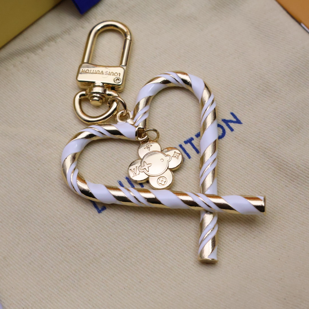 -驴家🏠新品新款上新🤩四色

LV爱心❤（Louis Vuitton）的经典永恒之作。LV创意总监Nic