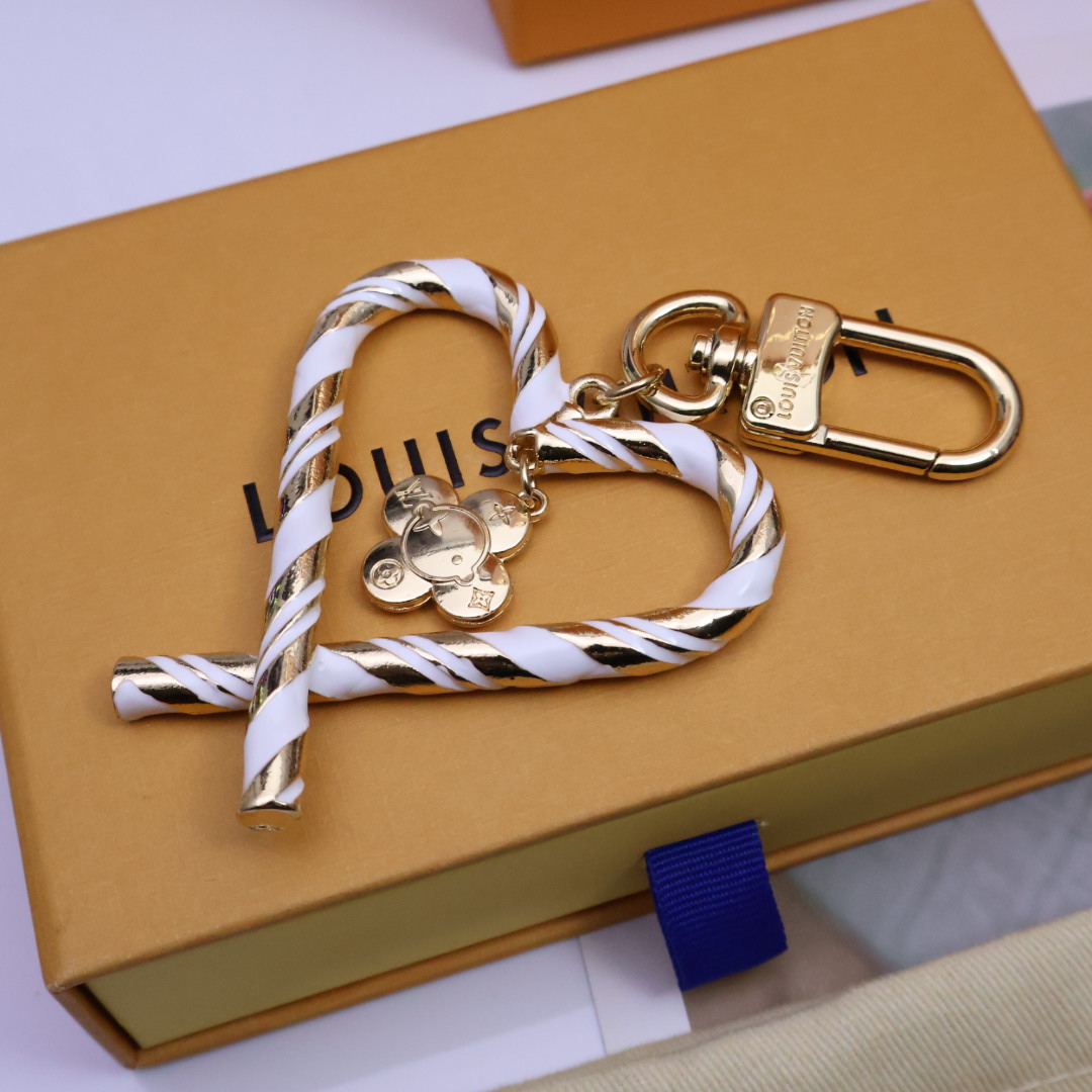 -驴家🏠新品新款上新🤩四色

LV爱心❤（Louis Vuitton）的经典永恒之作。LV创意总监Nic