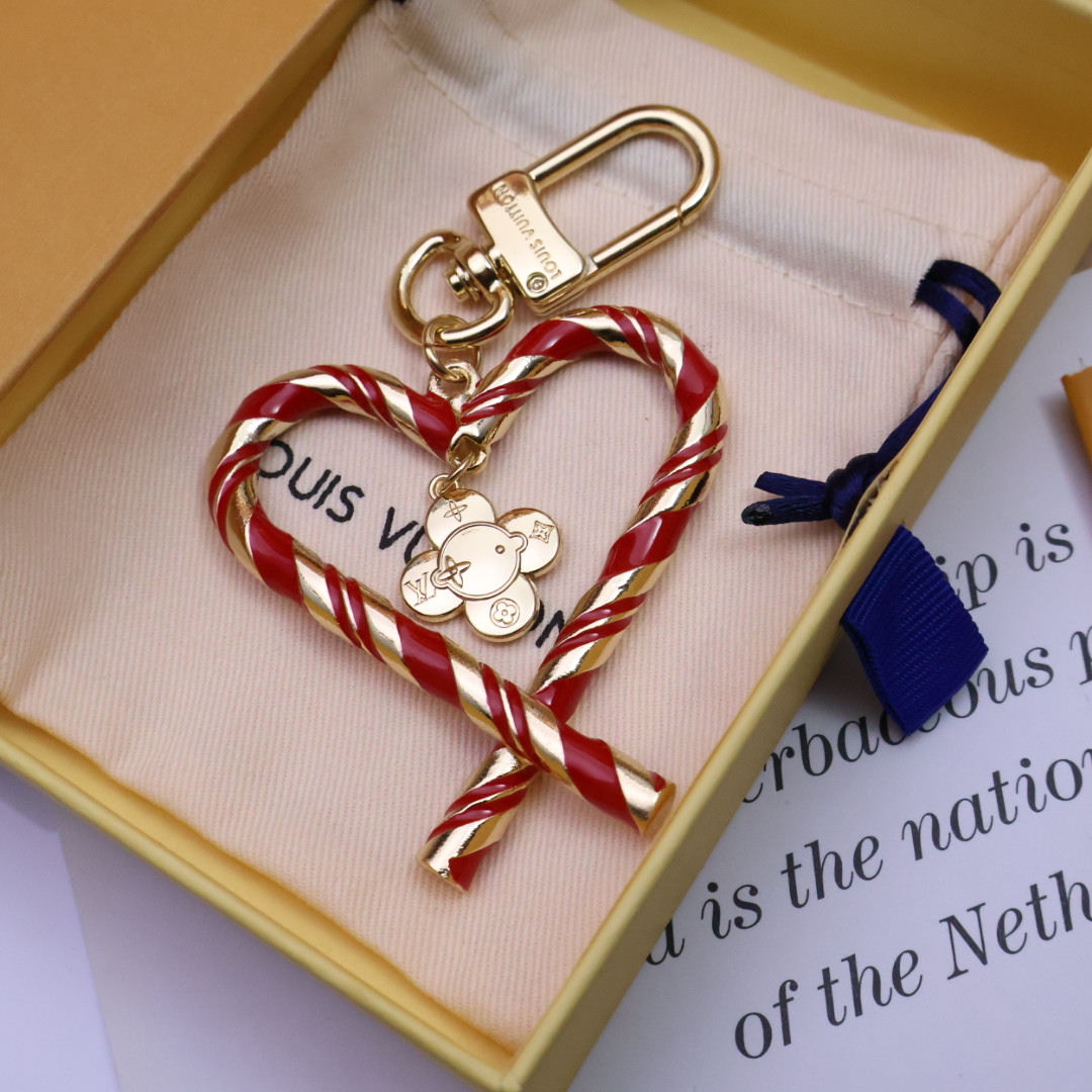 -驴家🏠新品新款上新🤩四色

LV爱心❤（Louis Vuitton）的经典永恒之作。LV创意总监Nic